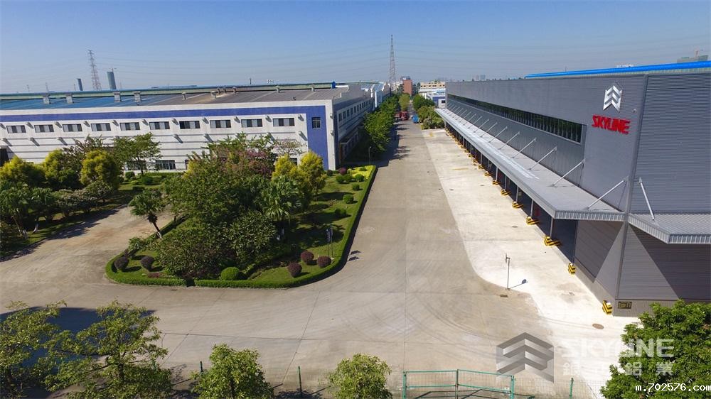 整洁的厂区道路